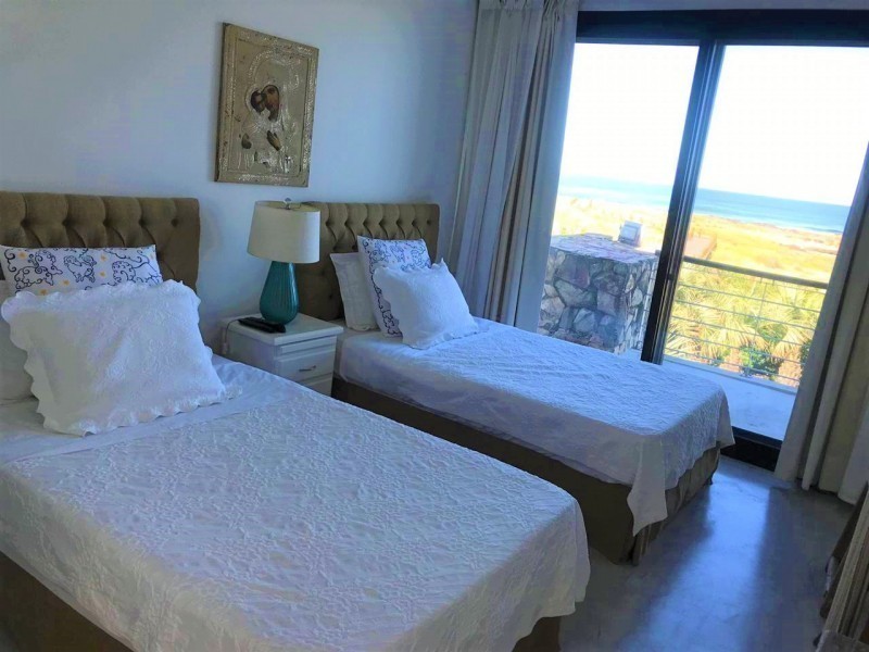 Excelente departamento reciclado estilo casa sobre el mar en Montoya